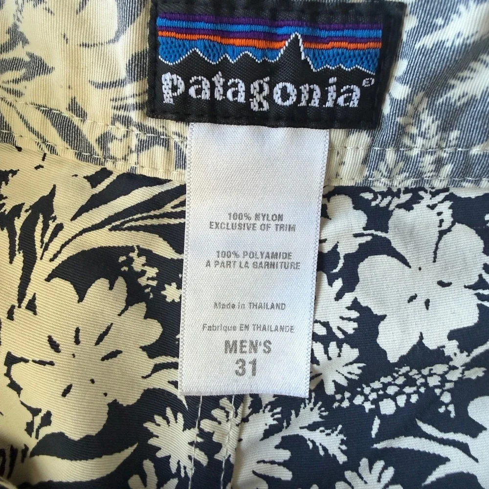 Patagonia Wavefarer Board Shorts Men 31 Blue Floral Print 86772S8 Nylon